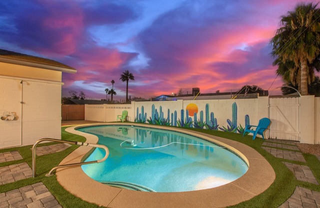 This house is a 4 bedroom(s), 2 bathrooms, located in Scottsdale, AZ.