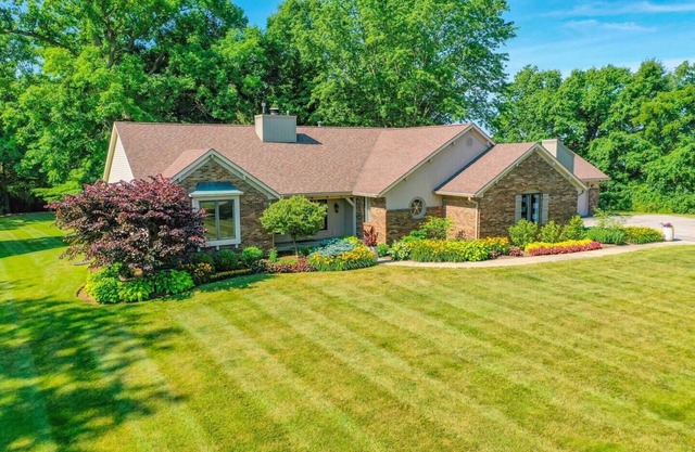 This house is a 4 bedroom(s), 3 bathrooms, located in Marion, IN.