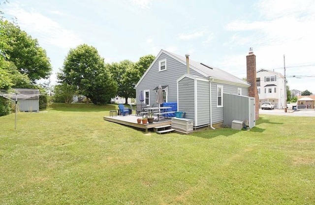 This house is a 4 bedroom(s), 1 bathrooms, located in Narragansett, RI.