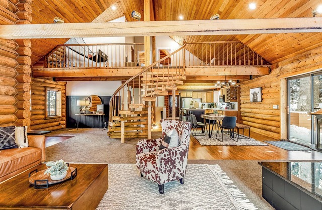 This house is a 5 bedroom(s), 3 bathrooms, located in Park City, UT.