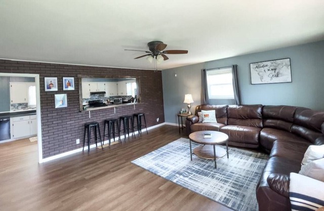 This house is a 5 bedroom(s), 2 bathrooms, located in Stanton, KY.