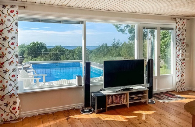 This inviting holiday home with a view of Kalmarstrae welcomes you with a shared outdoor pool.
