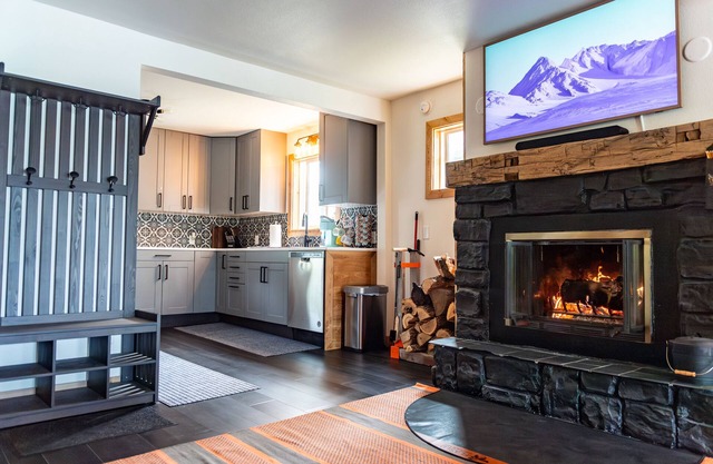 This is a Lakeside getaway at its best - summer, fall, winter or spring!