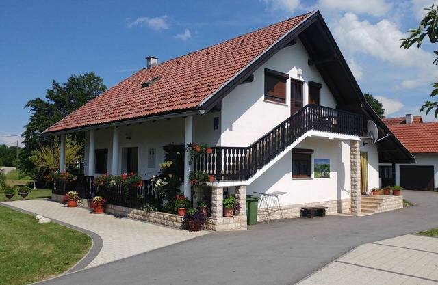 Este es un nuevo apartamento de 4 ****, ubicado cerca del hermoso parque nacional de Plitvice