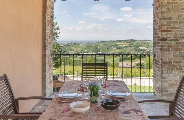 Alojamiento de 2 habitaciones en Castagnole delle Lanze