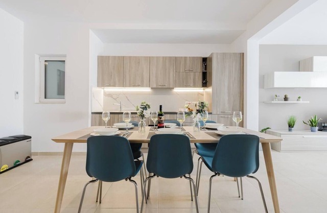 This apartment is a 3 bedroom(s), 1.5 bathrooms, located in Il-Mellieħa, null.