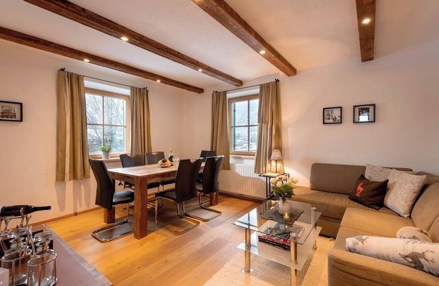 This renovated apartment offers a perfect combination of living space on 60m².