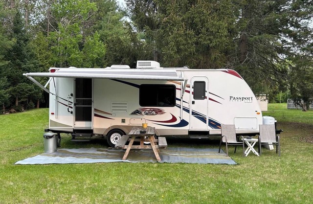 This rv is a 1 bedroom(s), 1 bathrooms, located in Cheboygan, MI.