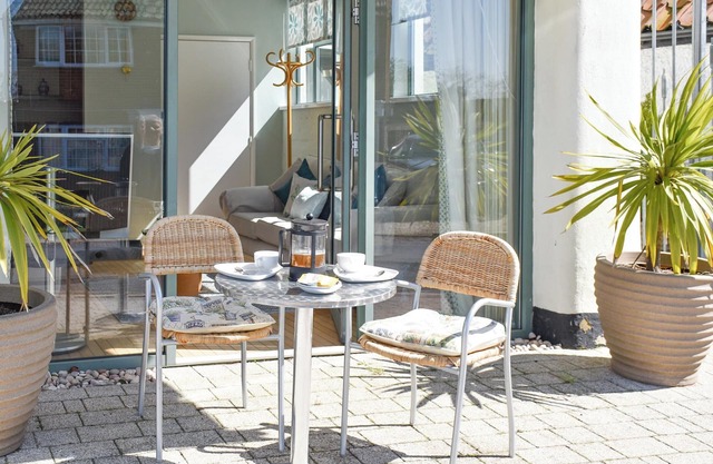 This super ground floor apartment is perfect for couples and friends holidaying together.