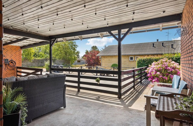 This tasteful and spacious vacation home with a large terrace welcomes you to the island of Fur.