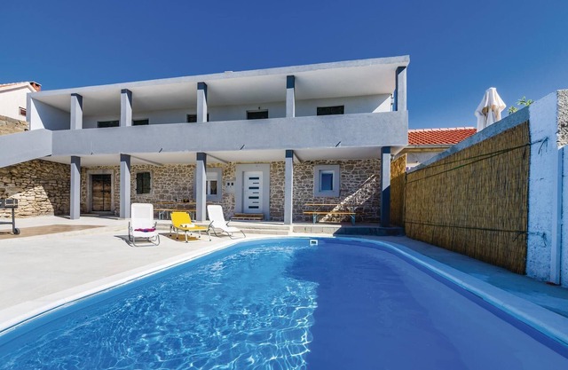 Alojamiento de 3 habitaciones en Nadin