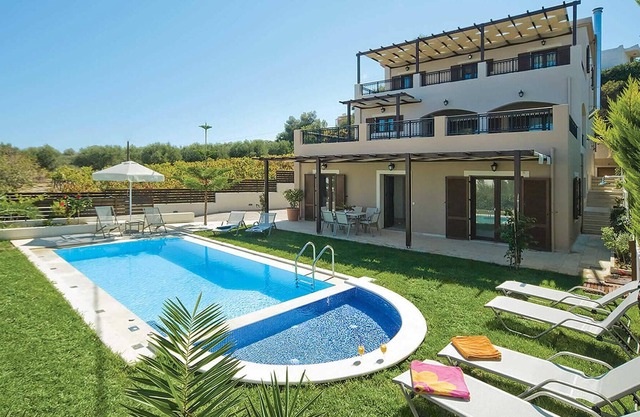 This tastefully styled property is set in a great location, just behind the main resort of Pigi and