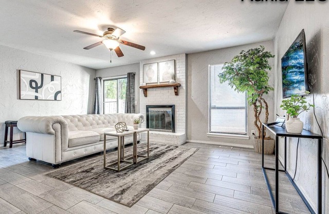 This townhouse is a 2 bedroom(s), 1.5 bathrooms, located in Edmond, OK.