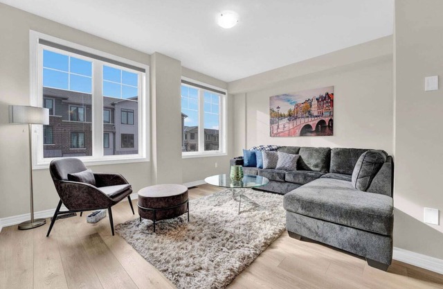 This townhouse is a 3 bedroom(s), 1.5 bathrooms, located in Cambridge, ON.