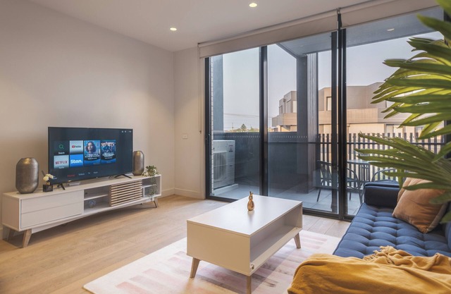 This townhouse is a 3 bedroom(s), 3 bathrooms, located in Mordialloc, VIC.