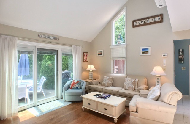 A-Style, Remodeled, King Bed, Straight Staircase, 3 ACs, 6 Pool Passes (Fees Apply) - BI0647
