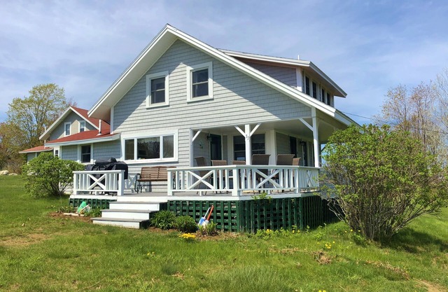 Thorburn - Experience a classic ME vacation at this beautiful summer cottage