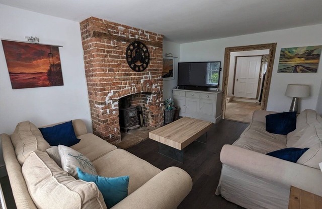 Three bedroom 16th Century terraced house yards from the sea with sea views