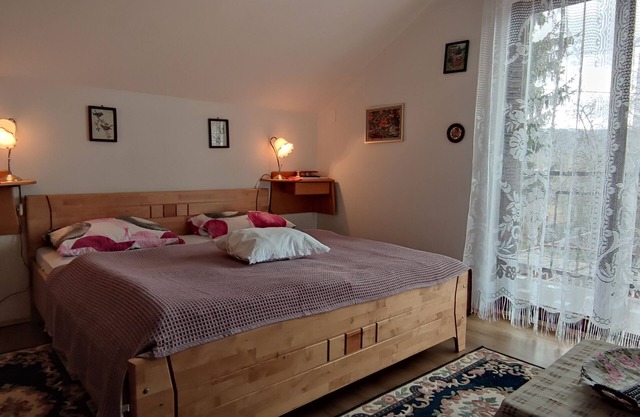 Apartamento de tres habitaciones con un balcon Plaški, Velebit (A-20466-a)