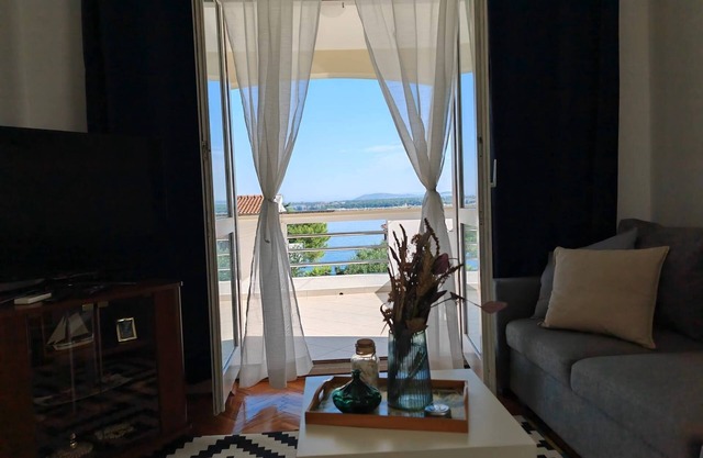 Apartamento de tres habitaciones en la playa Tkon, Pasman (A-8297-b)