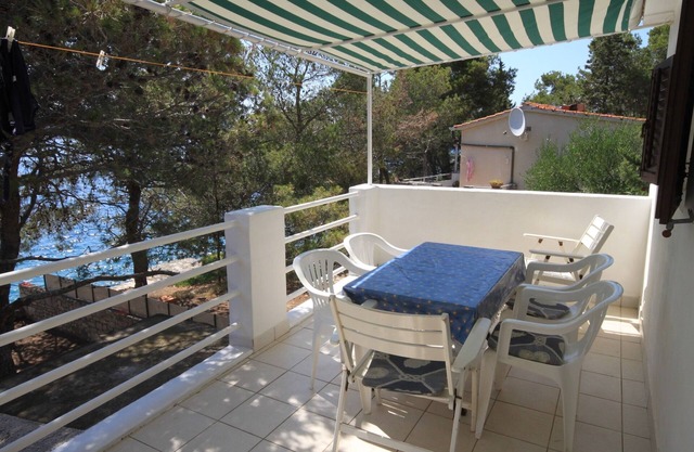 Apartamento de tres habitaciones en la playa Lavdara, Dugi otok (A-3454-a)