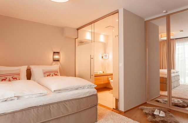 Three bedroom apartment right on the slopes