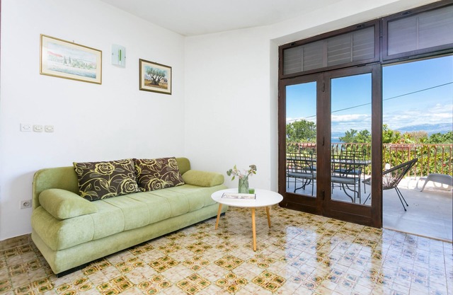 Apartamento de tres habitaciones con terraza y vista al mar Mirca, Brac (A-732-a)