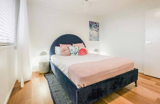 Three-Bedroom, Pet & Family-Friendly Retro Beach House with Gorgeous Views in Historic 1770