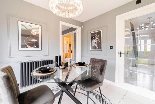 Three Bedroom Birmingham Stay Free Parking Perfect for Families Travellers Professionals M6