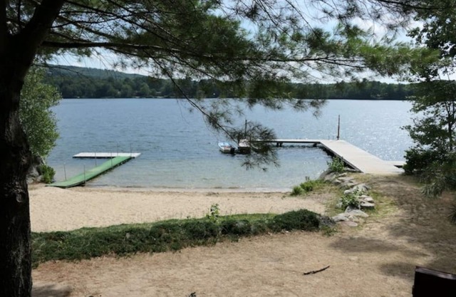 Three bedroom Cabin on Rust Pond Beach