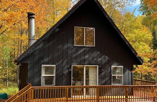 Three Bedroom Chalet Suite Steps From Ski Brule w/ Wood Burning Fireplace