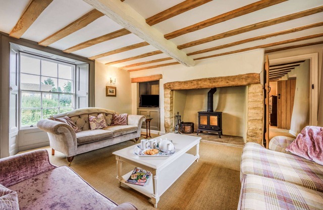 Three bedroom Cotswold holiday home near Bourton-on-the-Water -The Old Farmhouse