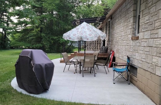 THREE BEDROOM COTTAGE ACROSS FROM NATIONAL HISTORIC LANDMARK AZTALAN MOUNDS