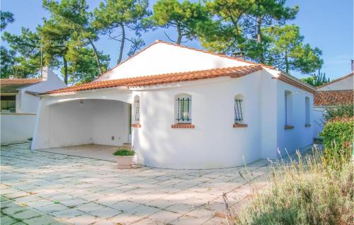 Three-Bedroom Holiday Home In La Tranche Sur Mer
