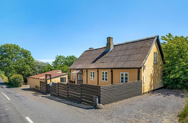 Three-Bedroom Holiday Home In Klemensker