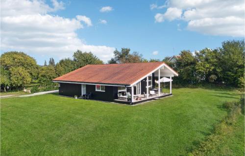Three-Bedroom Holiday Home In Askeby