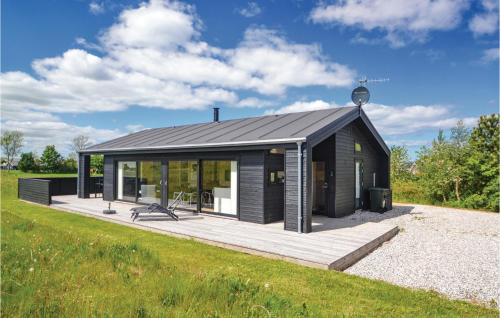 Three-Bedroom Holiday Home In Grenaa