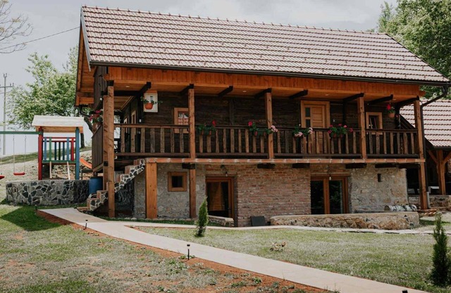 Three Bedroom Holiday Home with Sauna and Hot-Tub
