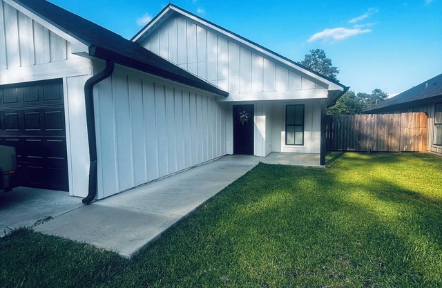 Three bedroom home in the center of Leesville