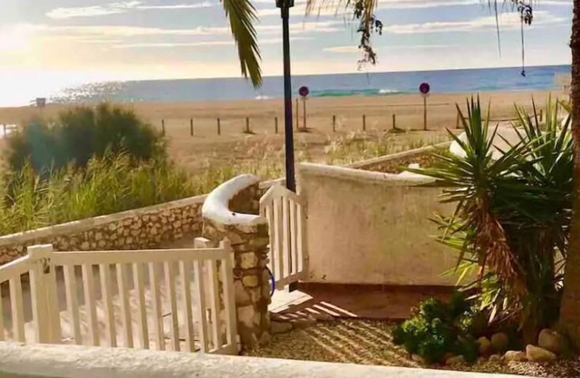 Three bedroom house by the sea