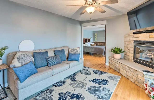 Three bedroom on River sleeps 10. Sits on the Rock River w/ gorgeous views.