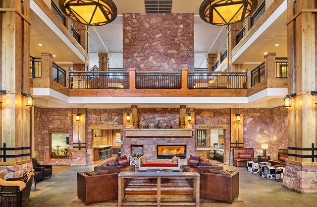 Three Bedroom Penthouse at the base of Canyons by RedAwning - Save 20% on 7+ Nights!