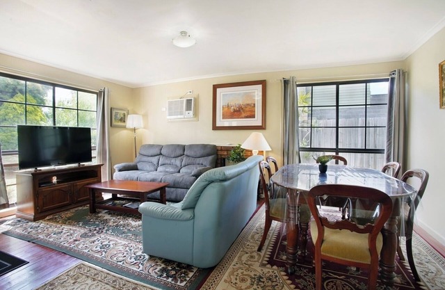 Three Bedroom Sweet Retreat in Coburg