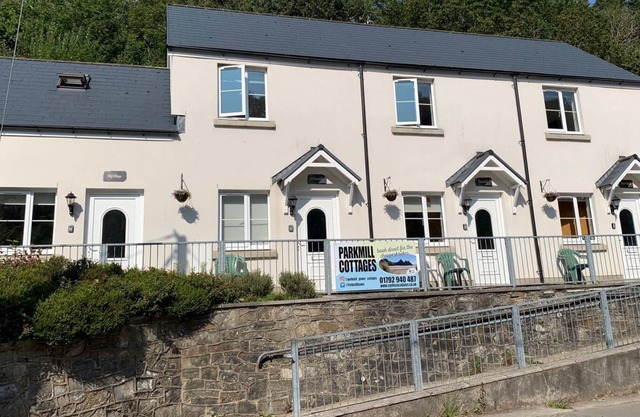 Three Cliffs Cottage of Pakmill