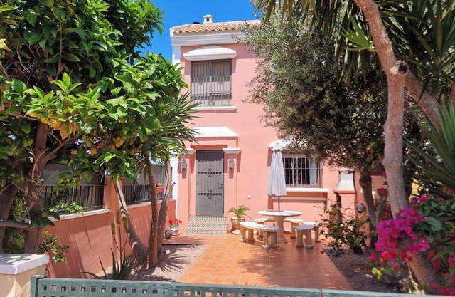 Calle Carlos Roda - Tres Habitaciones Casa, Capacidad 6