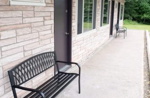 Three Lakes Motel