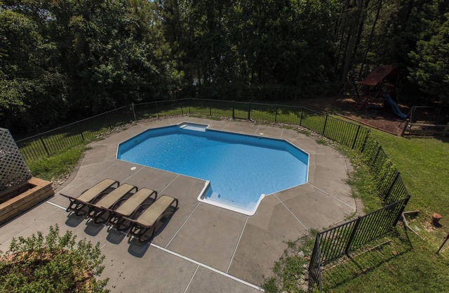 Three Mermaids- New Listing Walk 2 Beach, Pool, Waterfront