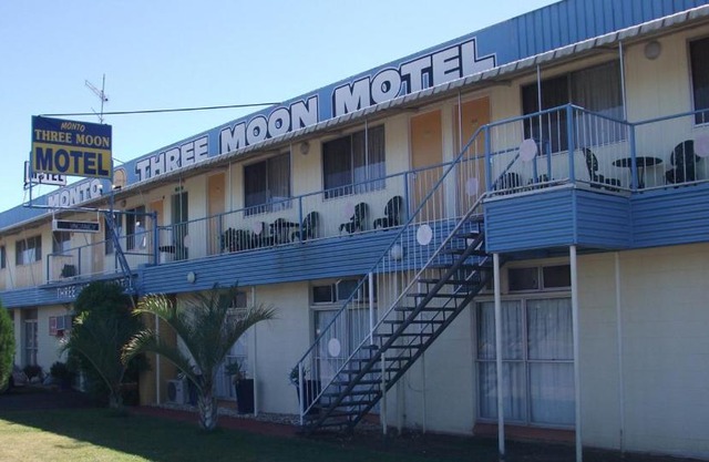Three Moon Motel