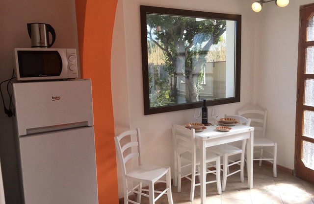 Apartamento de tres habitaciones en planta baja, a 1 minuto de la playa. Entre Cagliari y Villasimius.