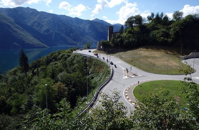 Apartamento de tres habitaciones 6 camas terrazas garaje wifi Lago de Garda